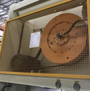 Nhấn ly hợp ướt bằng van điện từ