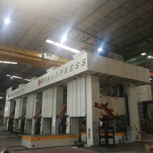 Đường d&acirc;y b&aacute;o ch&iacute; tự động phụ t&ugrave;ng