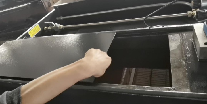 đổ đầy m&aacute;y cắt dầu thủy lực