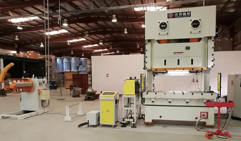 d&acirc;y cho ăn cuộn d&acirc;y với m&aacute;y &eacute;p