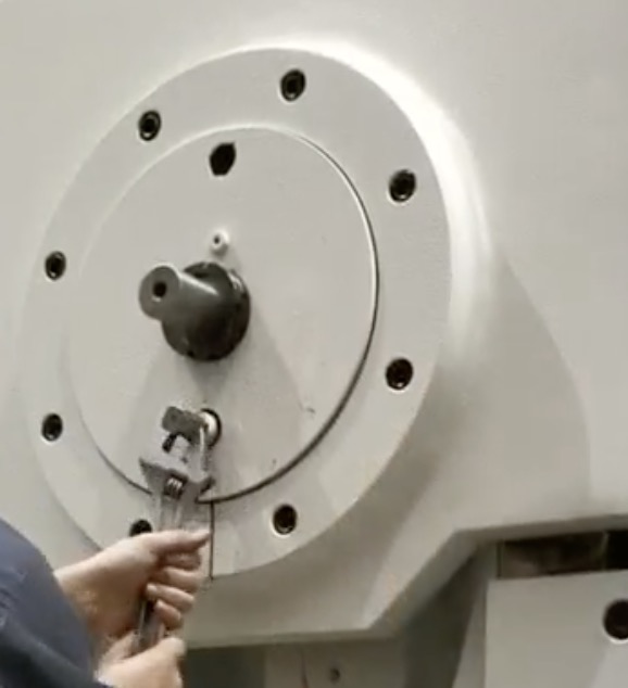 Nhấn trục điều chỉnh chiều d&agrave;i Stroke