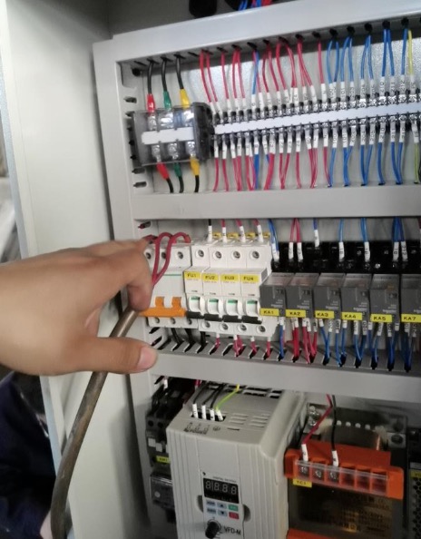 kết nối m&aacute;y cắt điện