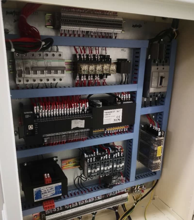 Tủ b&aacute;o ch&iacute; c&oacute; thể điều chỉnh đột quỵ